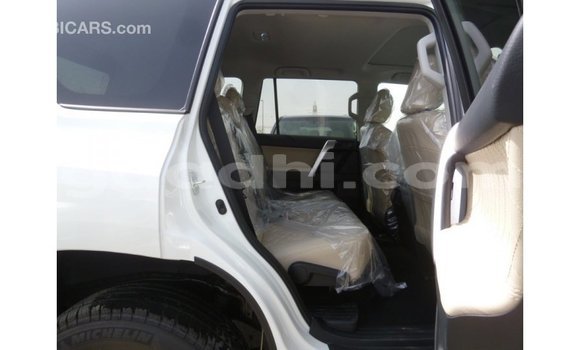 Acheter Import Voiture Toyota Prado Blanc à Import - Dubai, Somalie Acheter Import Voiture Toyota Prado Blanc à Import - Dubai, Somalie