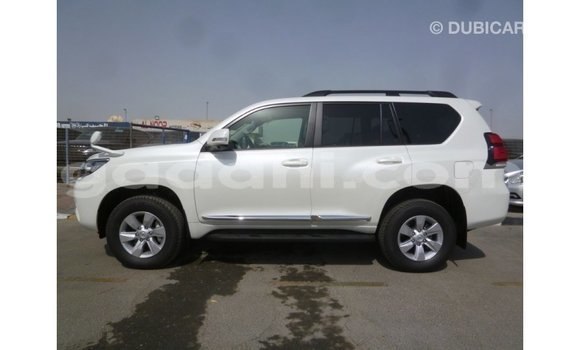 Acheter Import Voiture Toyota Prado Blanc à Import - Dubai, Somalie Acheter Import Voiture Toyota Prado Blanc à Import - Dubai, Somalie