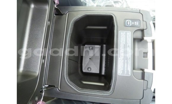 Acheter Import Voiture Toyota Land Cruiser Noir à Import - Dubai, Somalie Acheter Import Voiture Toyota Land Cruiser Noir à Import - Dubai, Somalie