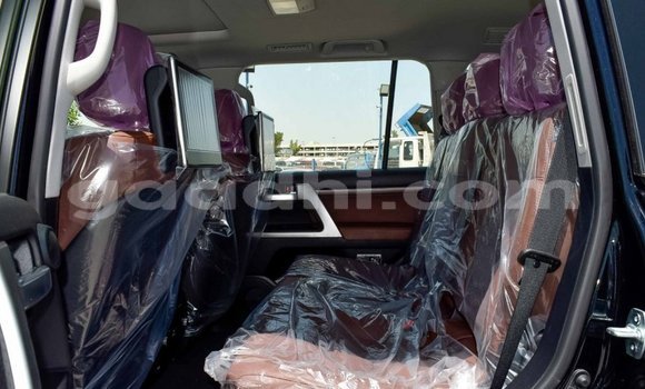 Nunua Mpya Toyota Land Cruiser Nyeusi Gari ndani ya Afgooye nchini Somalia Nunua Mpya Toyota Land Cruiser Nyeusi Gari ndani ya Afgooye nchini Somalia