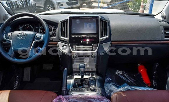 Nunua Mpya Toyota Land Cruiser Nyeusi Gari ndani ya Afgooye nchini Somalia Nunua Mpya Toyota Land Cruiser Nyeusi Gari ndani ya Afgooye nchini Somalia