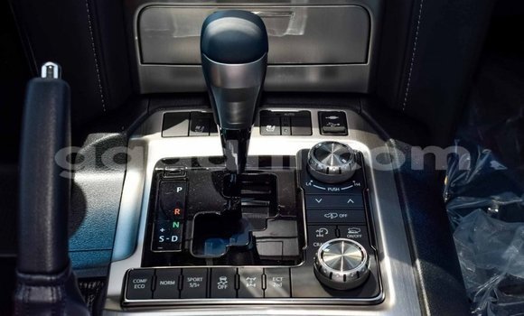 Nunua Mpya Toyota Land Cruiser Nyeusi Gari ndani ya Afgooye nchini Somalia Nunua Mpya Toyota Land Cruiser Nyeusi Gari ndani ya Afgooye nchini Somalia